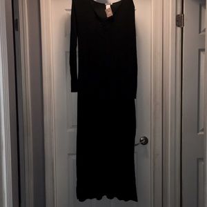 Size L; Women’s Black Maxidress w/side slits
